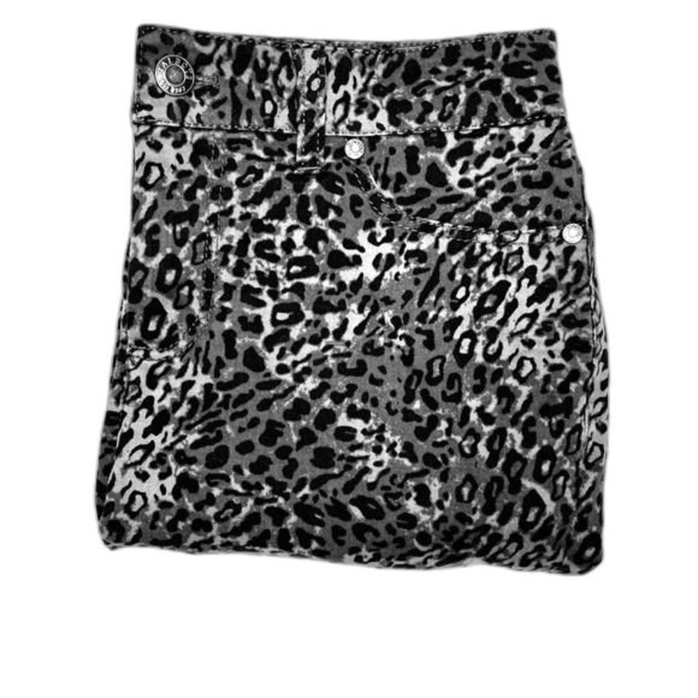 Talbots Signature Leopard Print Jeans Size 2 Gray Straight Leg Stretch Pants NWT - Picture 7 of 9
